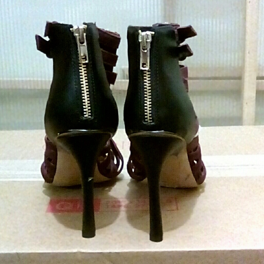 Sandals - Picture 2 of 3